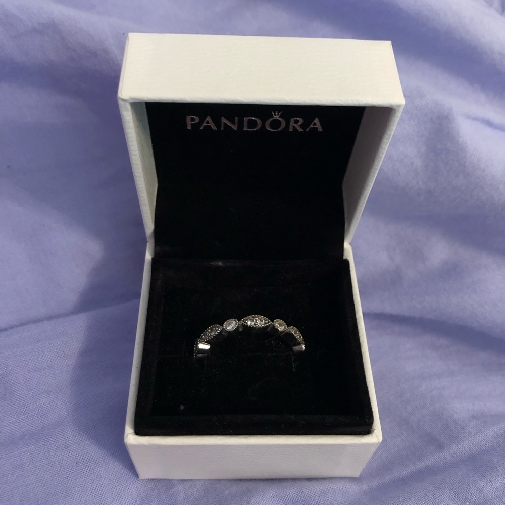 ALLURING BRILLIANT MARQUISE STACKABLE Pandora ring